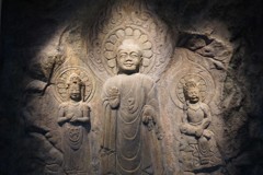 瑞山磨崖三尊佛～珠玉の仏教彫刻 Seosan Buddha Triad