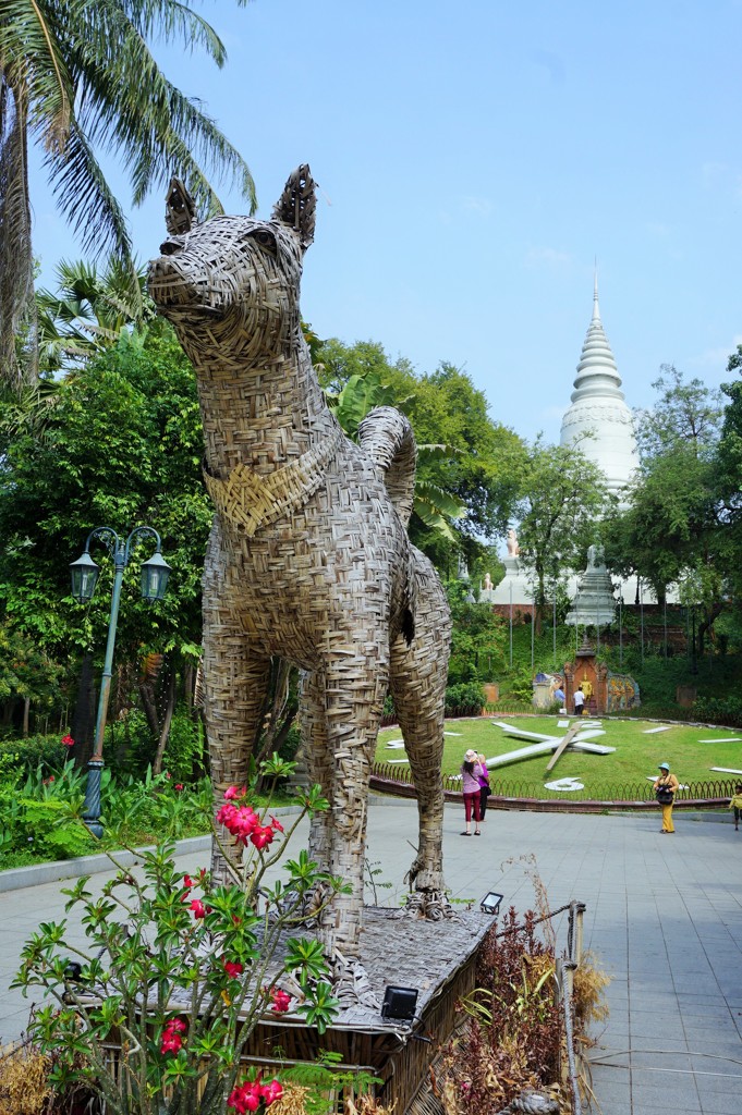 頼もしい狛犬～カンボジア  Guardian Dog