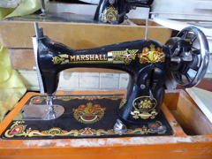 工芸品のようなミシン～イラン Marshall Sewing Machine