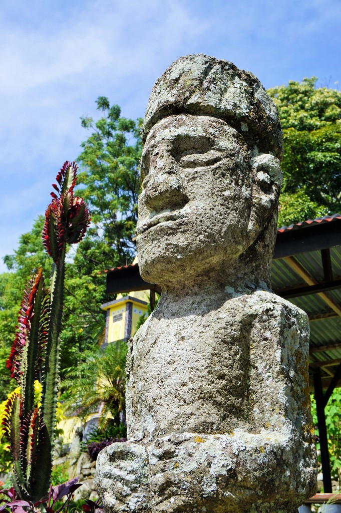 バタックの石像～インドネシア  Batak's Stone Statue
