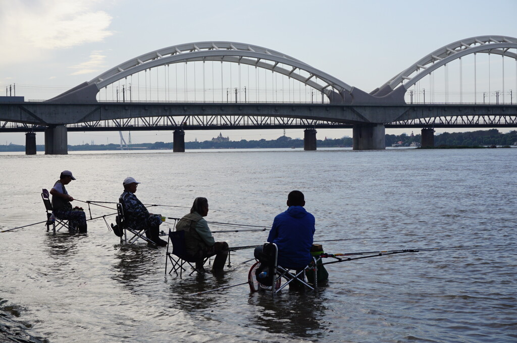 松花江の太公望～中国 Songhua River Anglers