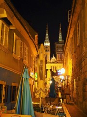 ザグレブのシンボル～クロアチア  Zagreb Cathedral