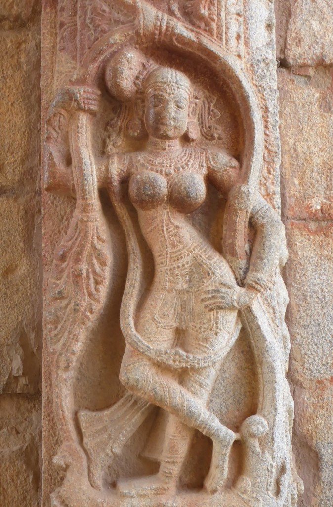 初々しい下膨れ～ヒンドゥー彫刻 Maidenlike relief