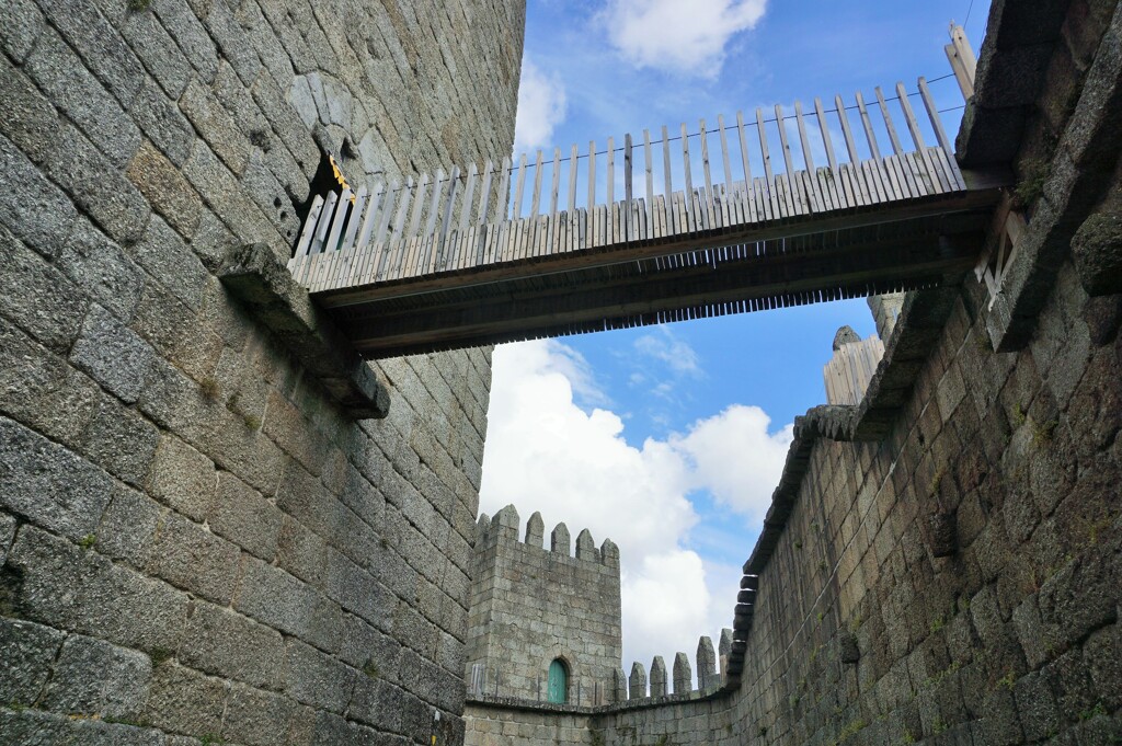 ギマランイス城～ポルトガル Guimarães Castle by 企迷羅鼠(kimera) （ID：8886546） -  写真共有サイト:PHOTOHITO