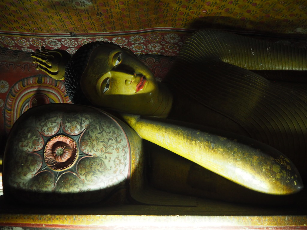 やすらぎ(涅槃仏)～スリランカ仏教彫刻 Nirvana