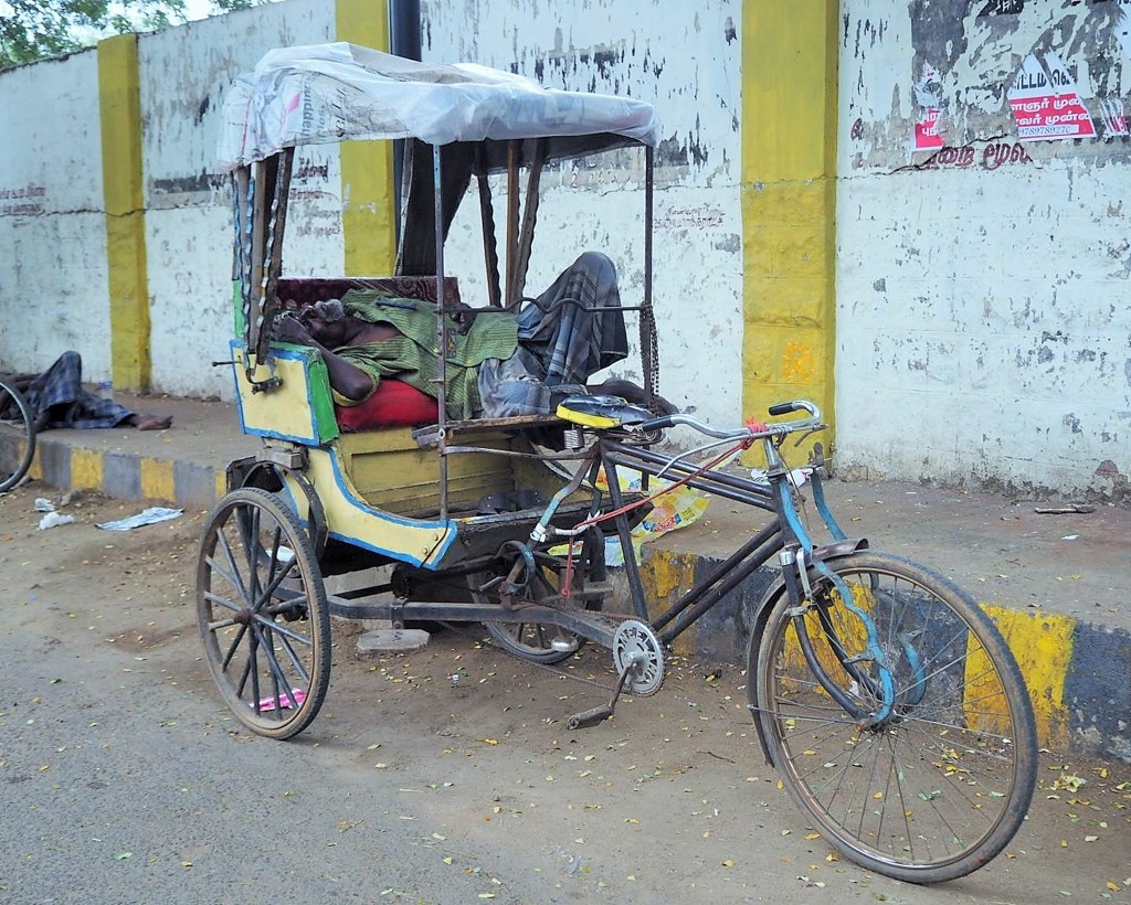 生老病死～インドOld rickshaw puller