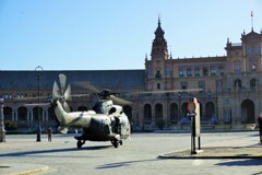 軍用ヘリ飛来～セビーリャ Plaza de España