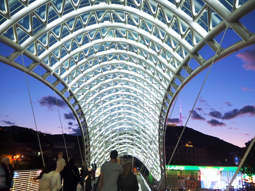 平和の橋～ジョージア Tbilisi's Peace Bridge