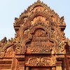 バンテアイ・スレイの破風～ヒンドゥー彫刻 Library Pediment