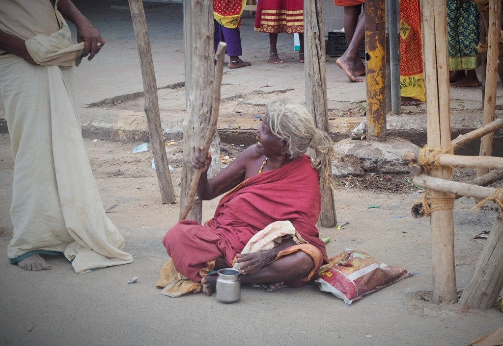 おばばの怒り～インド Old beggar woman with anger