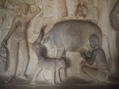 母性愛～ヒンドゥー彫刻 Cowherd milking a cow