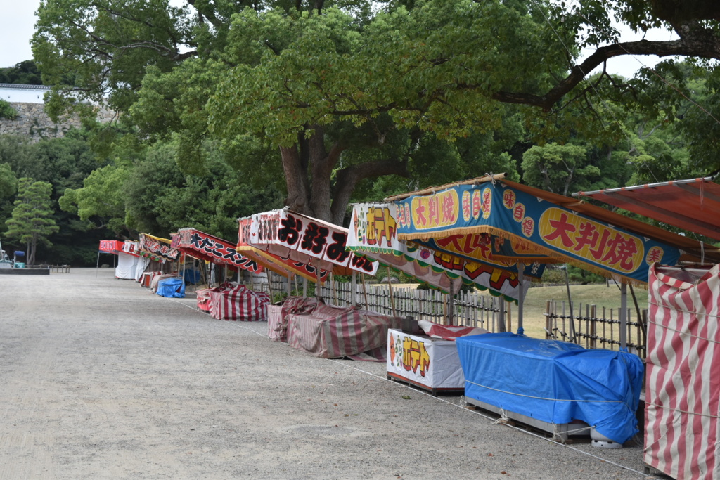 祭りの前の静けさ