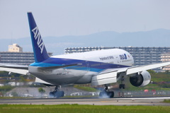 ANA B777　タッチダウン