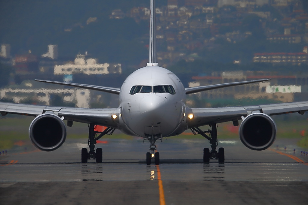 JAL　B767 タキシング中