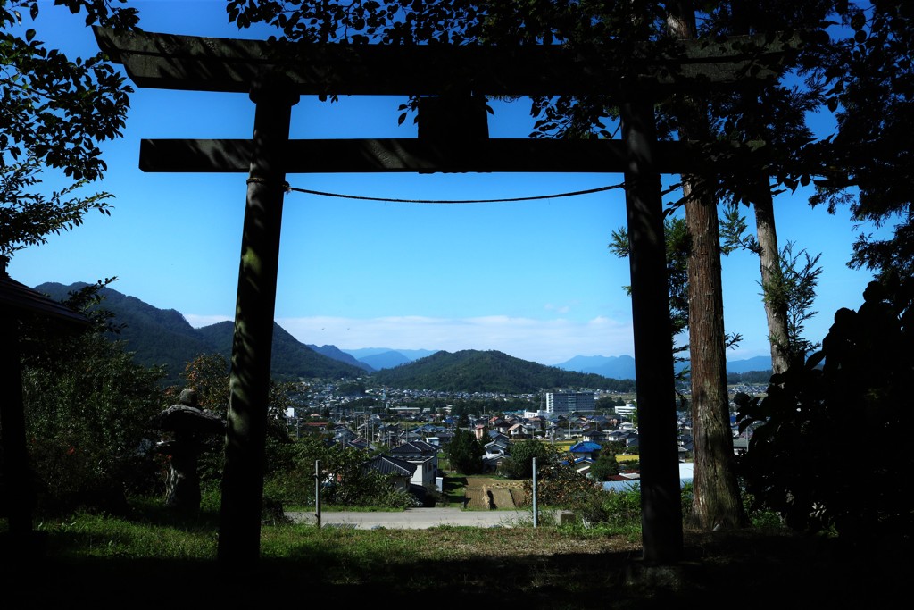 見守る