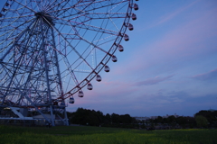 夕暮れ時の観覧車