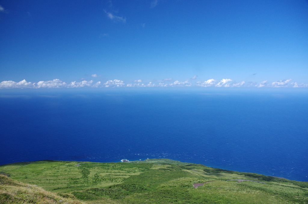 青い空、青い海、美しい草原