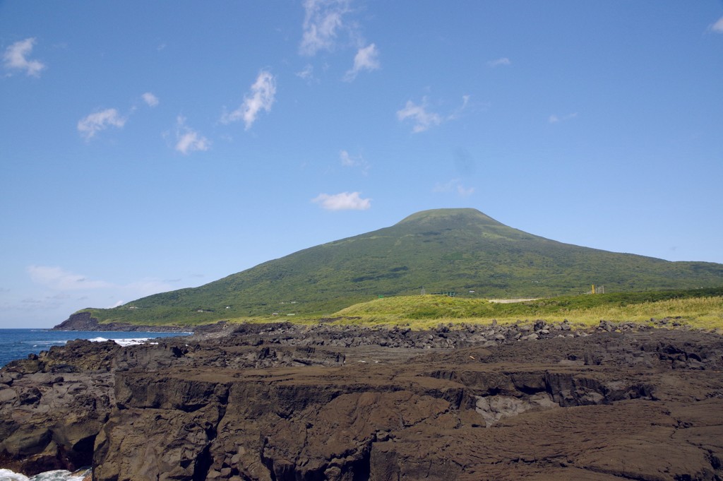 南原千枚岩からの八丈富士