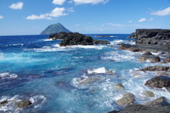 南原千枚岩からの八丈小島、美しい海