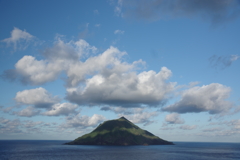 早朝の八丈小島