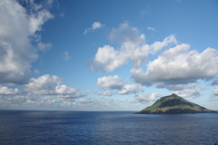 早朝の八丈小島