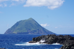 溶岩石と八丈小島