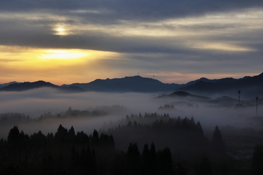 山間朝景