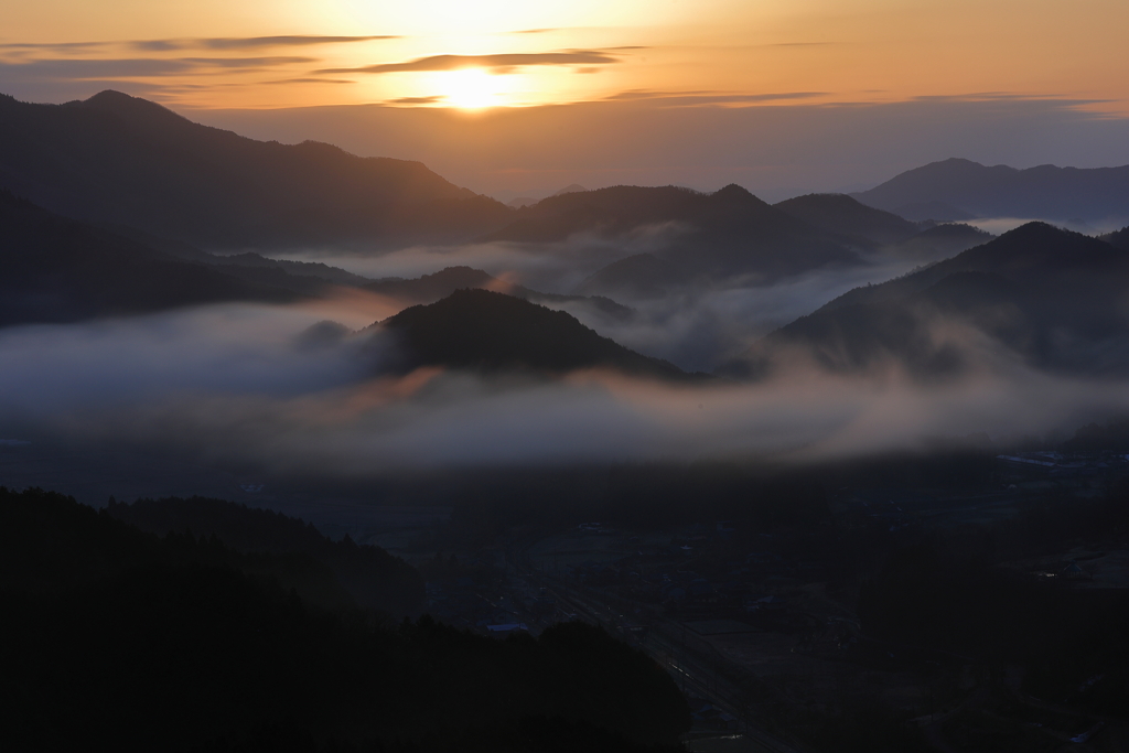 たなびく山霧