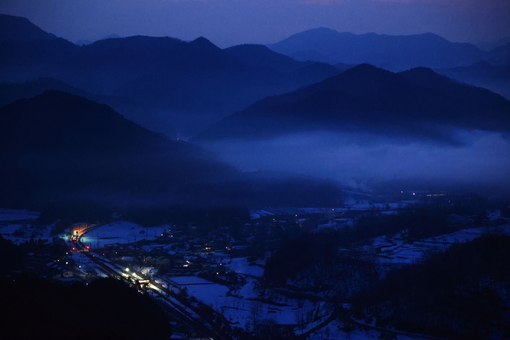 薄明の山地