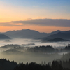 山間の朝霧