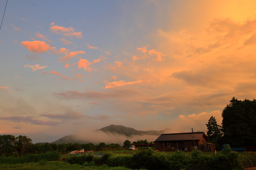 夕立の空