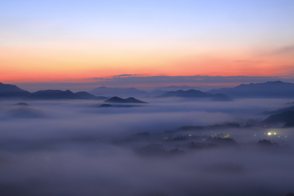 明ける山間地