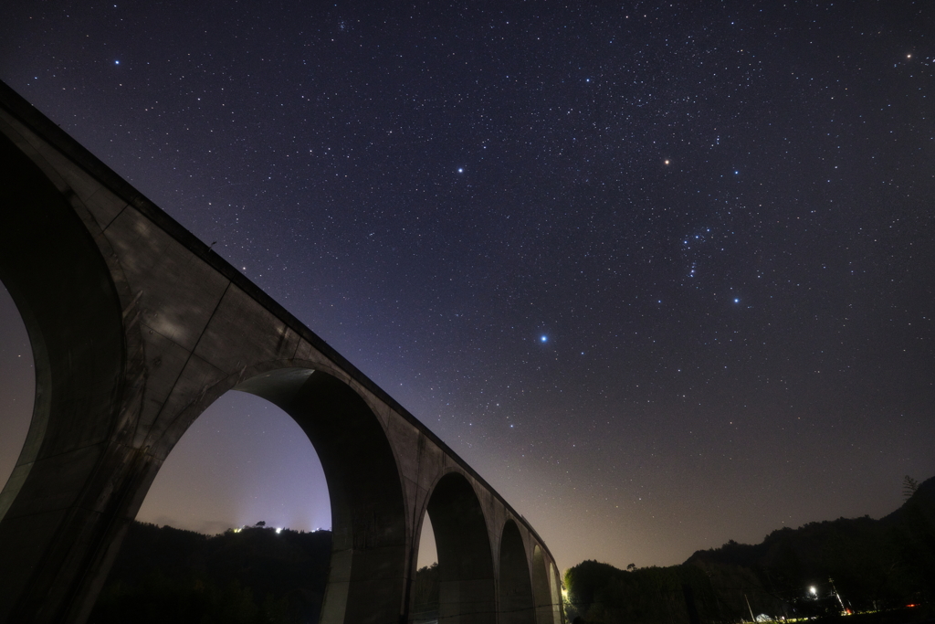 春の夜空