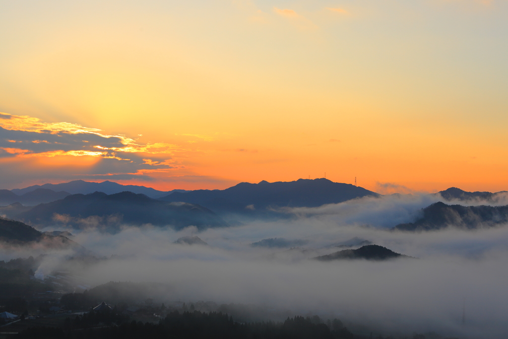 山間朝景