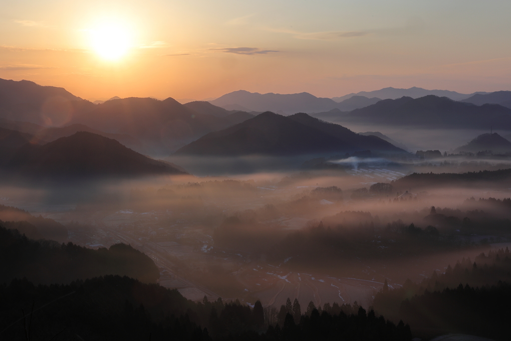 山間朝霧