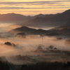朝陽が射す山地