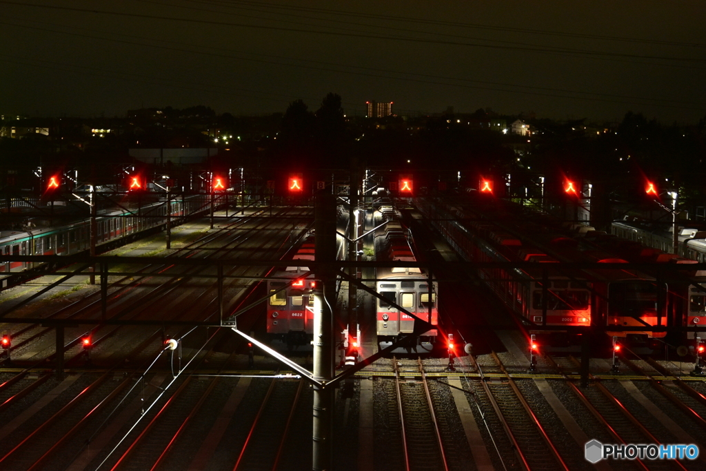 夜の電車車庫