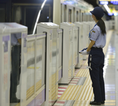 列車がホームに入りまーす。