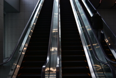 都会のエスカレータ