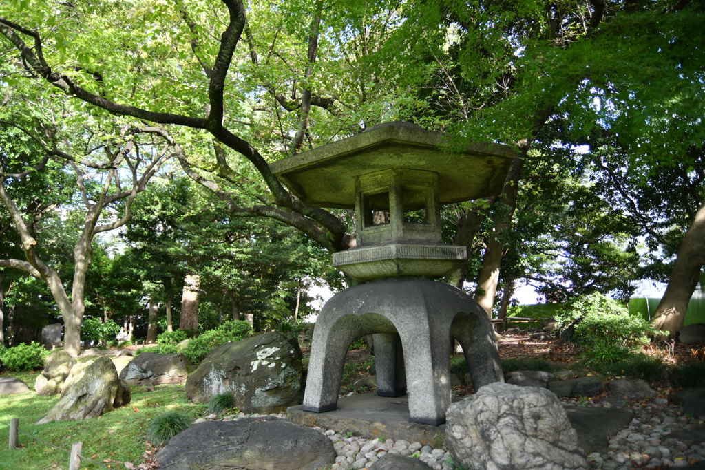 旧岩崎邸 石燈籠