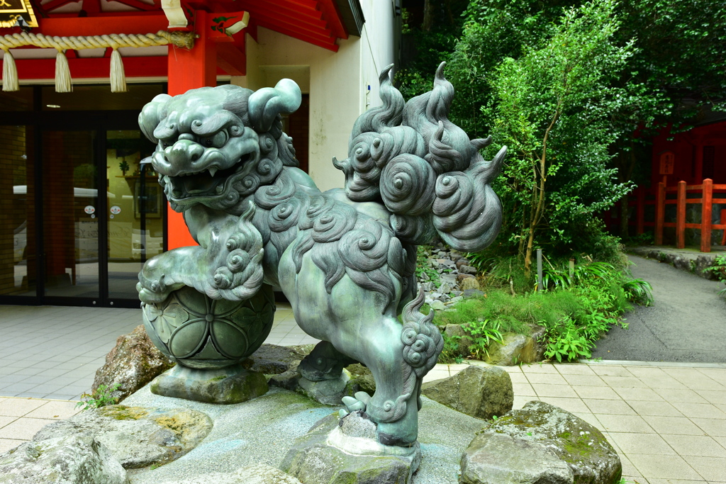 箱根神社　狛犬２