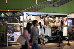 すみませーん。ください。