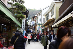 江の島神社への道