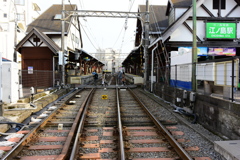 曇り空の江ノ島駅
