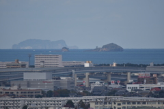遠くに小呂島