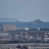 遠くに小呂島