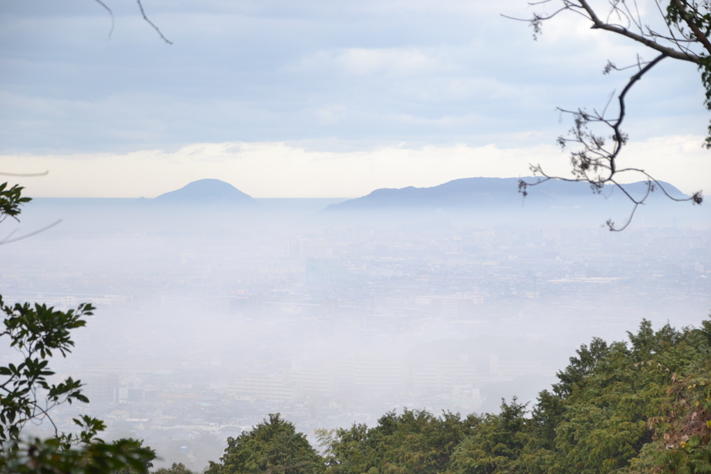 西油山から見た福岡市内西部。