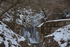 背振の沢、凍っています。