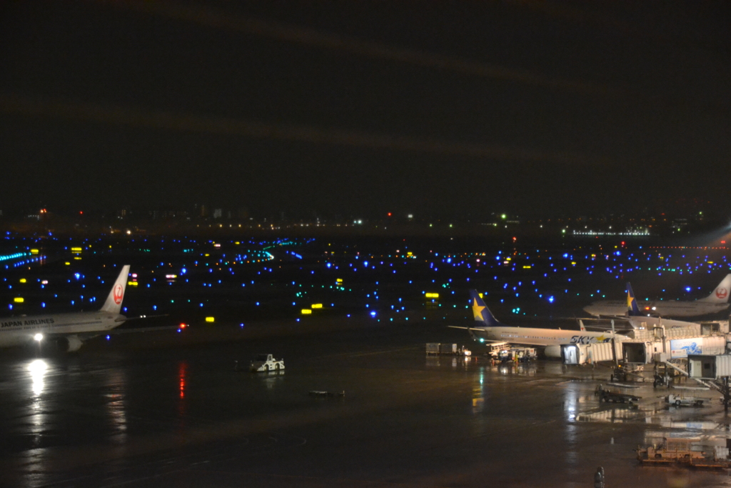 夜の羽田空港
