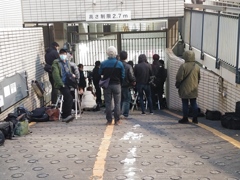 猿未だ捕まらず